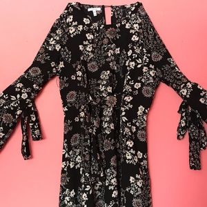 Long sleeve dress with bows on shoulders and front